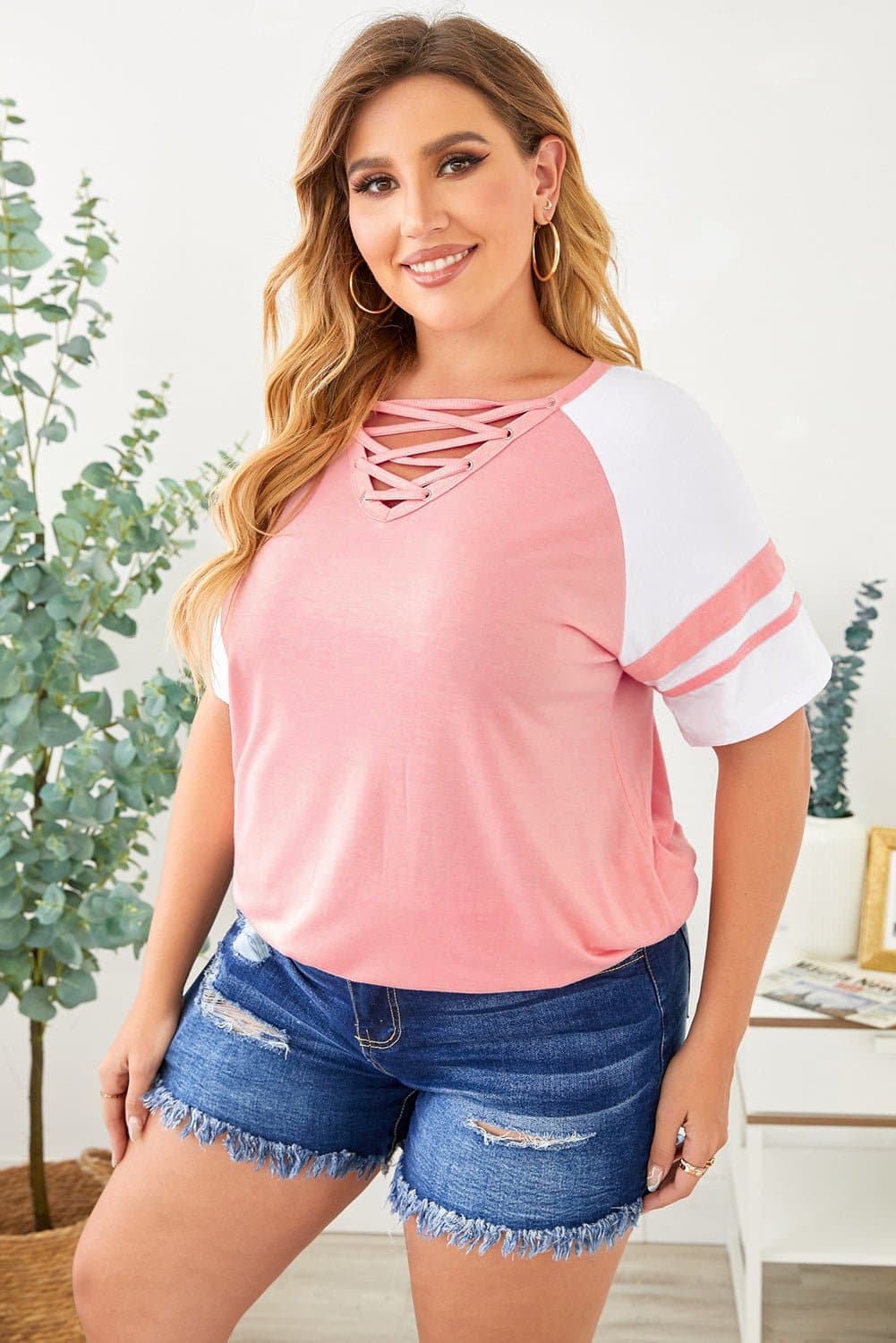 Plus Size Contrast Crisscross Tee Shirt - Love culture store