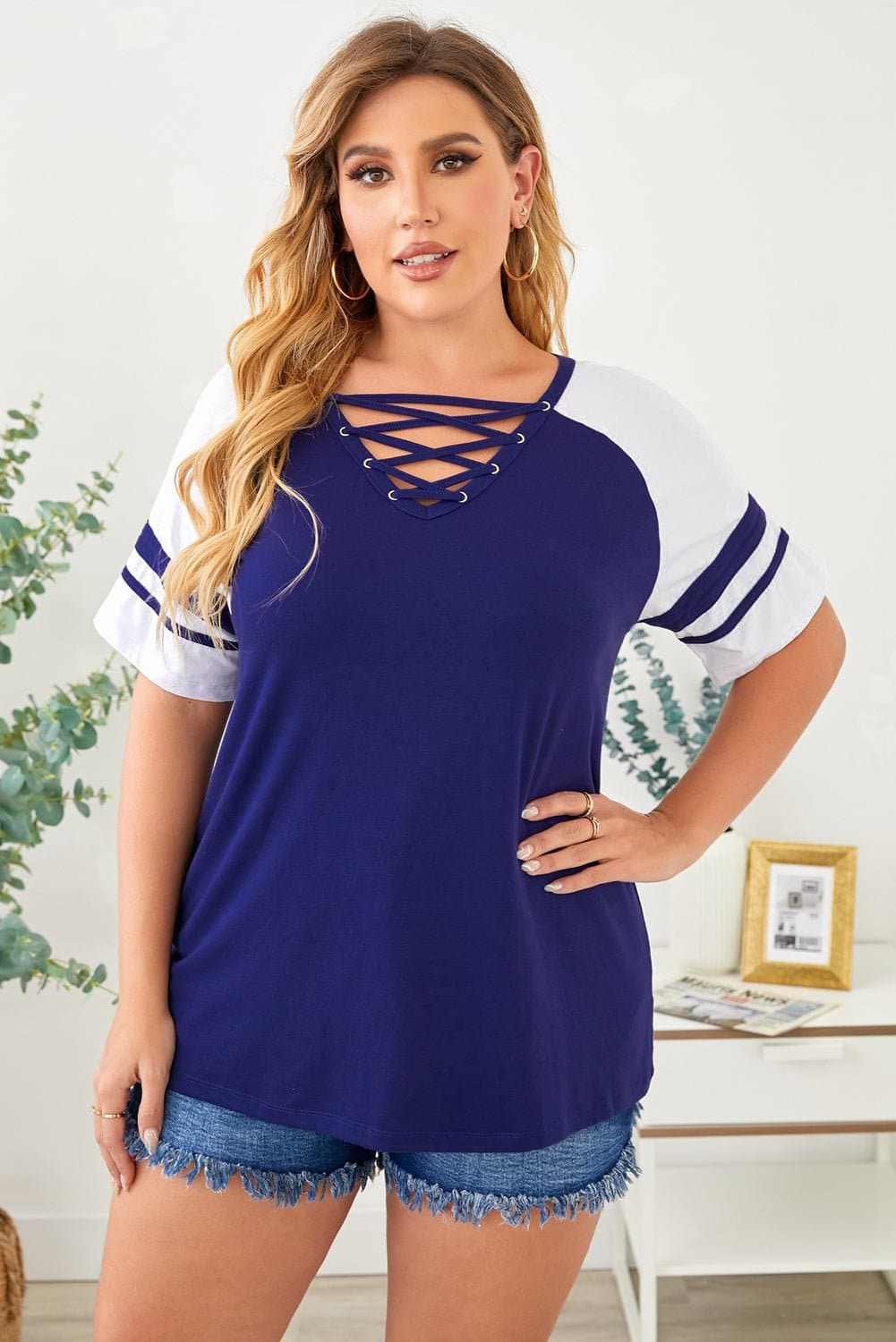 Plus Size Contrast Crisscross Tee Shirt - Love culture store