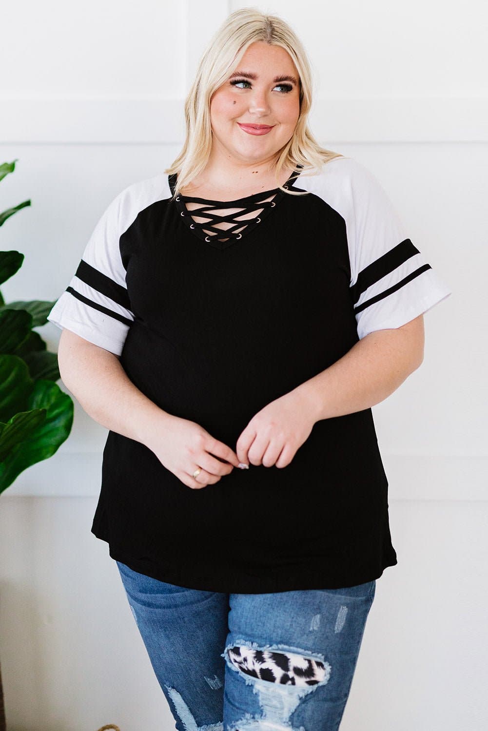 Plus Size Contrast Crisscross Tee Shirt - Love culture store